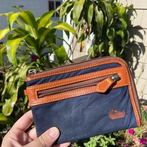 Dooney & Bourke nylon leather zip wallet GUC